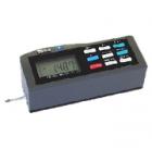 可測量多種機加工零件的表面粗糙度，根據(jù)選定的測量條件計算相應的參數(shù)，在液晶顯示器上清晰地顯示出來。多參數(shù)測量：Ra、Rz、Rq、Rt;高精度電感傳感器;RC、PC- RC、GAUSS、D-P四種濾波方式.
