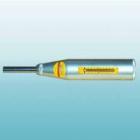 ZC4型測磚回彈儀是用彈簧驅(qū)動彈擊錘并通過彈擊桿彈擊磚樣表面所產(chǎn)生的瞬時彈性形變的恢復力，使錘帶動指針彈回并指示出回彈距離，以回彈值作為磚的抗壓強度相關(guān)指標之一，來推定磚的抗壓強度及標號。