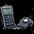  TES-1339專業(yè)級(jí)照度計(jì).0.01Lux 分辨率 / 999,9 位數(shù)讀值 ,均值測(cè)量 / 照度積分測(cè)量,發(fā)強(qiáng)度測(cè)量,扣除雜散光之光源照度測(cè)量,間設(shè)定自動(dòng)鎖定測(cè)量,特之資料記錄及讀值功能(50組),4 位數(shù)雙顯示 LCD,明視函數(shù)光譜反應(yīng) ≦ 6%,測(cè)量范圍自 0.01Lux 至 999900 Lux 、 0.001fc 至 99990 fc ，計(jì) 5 檔自動(dòng)換檔 