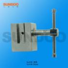 SJJ-12實驗夾具 ,適用范圍：膠帶、PCB、粘著膠帶等材料的剝離力測試。 最大負(fù)荷：500N
 
