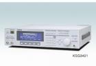 KSG3421 對應(yīng)于RDS（歐洲）／RBDS（美國）. 備有使多臺KSG3421／KSG3420的EON連動的功能. 可保存100類設(shè)定數(shù)據(jù)，并可指定范圍依次使設(shè)定內(nèi)容循環(huán). 標(biāo)準(zhǔn)搭載有GPIB／RS-232C的接口. 帶立體聲調(diào)制功能 
 