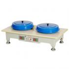 PG-2A型金相試樣拋光機(jī)可供雙人同時(shí)操作，拋光盤(pán)直徑與傳遞功率均大于國(guó)內(nèi)同類產(chǎn)品，能適合更多種材料的拋光要求，是試樣拋光的理想設(shè)備。拋光盤(pán)直徑：雙盤(pán)220mm.轉(zhuǎn)速：900r/min，1400r/min（定制）.電動(dòng)機(jī)：YS7116 0.2kW 380V/220V 50Hz

 
