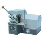 QG-1型金相試樣切割機(jī)是金相試樣的首道工序,采用高速旋轉(zhuǎn)的薄片增強(qiáng)砂輪來截取試樣，為不使在切割中燒傷試樣的組織，本機(jī)裝有冷卻系統(tǒng)。最大切割截面：50×50mm.砂輪片規(guī)格：300×2×32mm.轉(zhuǎn)速：2800r/min.電動機(jī)：Y90L-2 2.6kW 380V 50Hz
