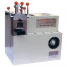 QG-3A型試樣切割機(jī)是用于切割一般金相、巖相試樣材料，機(jī)內(nèi)設(shè)有冷卻通道及開關(guān)在切割時可通入配置好的冷卻液來帶走在切割中所產(chǎn)生的熱量，避免試樣過熱而燒傷組織。最大切割寬度：60mm
最大切割高度：80mm.最大切割面直徑：Φ50mm.砂輪片規(guī)格：250×2.0×32mm.電動機(jī)：y90L-2 2.2kw
