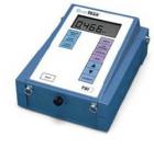 DUSTTRAKTM 大氣粉塵監(jiān)測儀（型號：8520）擁有寬廣的可測范圍，適用于從辦公室、工作場所到室外環(huán)境、建筑工地等場合的測量。它可以分別實時測量1.0μm、2.5μm、10μm的氣溶膠粒子或呼吸性微粒（RSP）、的重量濃度（重量/空間體積），提供迅速而準確的測量結果。