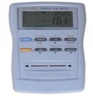 TH2821B是國內(nèi)首創(chuàng)的手持式LCR數(shù)字電橋。可測量電感L、電容C、電阻R、阻抗Z、損耗因子D和品質(zhì)因數(shù)Q六種基本參數(shù)，具有0.3%的測量準(zhǔn)確度及合適的四檔分選。