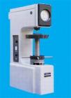 XHRD-150型電動(dòng)塑料洛氏硬度計(jì)用來(lái)測(cè)定塑料、復(fù)合材料和各種摩擦材料及軟金屬、非金屬軟材料的硬度。 測(cè)量范圍：70-100HRE，50-115HRZ，50-115HRM,50-115HRR。試驗(yàn)力：588.4、980.7、1471牛頓（60、100、150公斤力）
