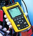 Fluke 43B 電能質(zhì)量分析儀 電壓、電流和功率諧波 高達(dá)51次的諧波 總諧波失真（THD） 每次諧波的相位角 瓦特、功率因數(shù)、位移功率因數(shù)、伏安和乏 電壓和電流波形 