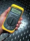 Fluke 705 環(huán)路校準器 mA 源、仿真和測量  0.02% 的精度和 0.001 mA 的分辨率  同時顯示mA讀數(shù)和百分比讀數(shù)  可選的步進和斜波輸出  提供24V回路電源，進行 mA 測量  0-28 直流電壓測量，檢查回路電壓 