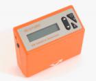 Elcometer 406L 統(tǒng)計(jì)型微型光澤度儀是一個(gè)手持式的測(cè)量平面光澤的測(cè)量?jī)x。有單角度60°統(tǒng)計(jì)型和20°/60°雙角度統(tǒng)計(jì)型。通過(guò)向被測(cè)物體發(fā)射一定角度的持續(xù)光線束，監(jiān)測(cè)反射的光線來(lái)測(cè)量光澤度.
