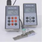 MINITEST 403/405系列 超聲波測厚儀，用于精確測量鋼鐵和其它金屬、玻璃、陶瓷、均質(zhì)塑料等材料的壁厚。儀器小巧、堅固耐用。測量無損、快速、準確。可以測量平面和曲面。 