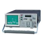 掃頻式超外差頻譜分析儀采用電掃描在頻率范圍內(nèi)調(diào)諧，其頻譜的頻率分量隨著時間依次采樣出來。所以，掃描調(diào)諧頻譜分析儀可以顯示周期信號和隨機信號。

AT5010B頻譜分析儀頻率超出1GHz(0.15~1050MHz)有粗調(diào)和細調(diào)調(diào)節(jié)中心頻率，加上100KHz／格~100MHz/格掃頻寬度選擇，組成簡易的頻域測量。一個6寸CRT,8×10分格內(nèi)刻度LED顯示可選為中心頻率或標記頻率讀數(shù)。
