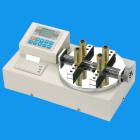 功 能：
ANL-P瓶蓋扭矩測(cè)試儀是為測(cè)試和檢測(cè)各種瓶蓋開(kāi)合扭矩而設(shè)計(jì)制造的一種智能化多功能計(jì)量?jī)x器.專用于檢測(cè)各種瓶蓋、燈頭等產(chǎn)品的開(kāi)合扭矩。裝夾方便、快速，附有USB串口輸出，可將數(shù)據(jù)傳送至電腦做分析、打印等相關(guān)處理。
