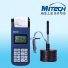 一、概述：
美泰MH500便攜式里氏硬度計(jì)是我公司的升級(jí)產(chǎn)品，性能和品質(zhì)更優(yōu)。儀器依據(jù)里氏硬度測(cè)量原理，可以方便快捷地對(duì)多種金屬材料進(jìn)行測(cè)量，即刻顯示硬度測(cè)量值的同時(shí)，可在多種硬度制氏（布氏HB、洛氏HRC、維氏HV、肖氏HS）間自由轉(zhuǎn)換，可預(yù)先設(shè)置公差限，超出范圍自動(dòng)報(bào)警。該產(chǎn)品主機(jī)與高速熱敏微型打印機(jī)一體化設(shè)計(jì)，原裝進(jìn)口熱敏高速打印機(jī)芯支持現(xiàn)場(chǎng)即時(shí)打印功能，進(jìn)口長效打印紙保證數(shù)據(jù)長久貯存。低功耗設(shè)計(jì)理念依托穩(wěn)定IC集成電路，標(biāo)配大容量、長壽命、高速充電鎳氫電池組。全中文顯示，菜單式操作簡單方便，七種異型沖擊裝置無需校準(zhǔn)，自動(dòng)識(shí)別，USB接口傳輸，大容量存儲(chǔ)，并附有PC機(jī)人性化數(shù)據(jù)處理軟件
