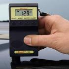 儀器簡介：
D3便攜式測(cè)厚儀操作簡單，功能強(qiáng)大。（D3 plus可通過RS232接口與電腦傳輸數(shù)據(jù)）。D3測(cè)厚儀有兩種測(cè)量功能：磁感應(yīng)和渦流。
磁感應(yīng)可用來測(cè)量所有磁性基體（如鋼、鐵）上的非磁性涂鍍層（如油漆、防腐層、鍍鋅層、鍍銅層等）
渦流可用來測(cè)量所有非磁性金屬（如銅、鋁、不銹鋼）上面的非導(dǎo)電涂層（如油漆、防腐層、氧化膜）
