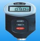 主要特點

u具有最大值鎖存、平均值自動計算及欠壓報警功能

u與本機攜帶的海寶公司RS232通訊電纜連接，能與計算機進行數(shù)據(jù)通訊

u具有自動關(guān)機功能

u與邵氏硬度測試臺連接后能進行更高精度的測量

u電源：3×1.55V扣式電池 4.5V交直流電源適配器

u基本配置： 1、扣式電池三節(jié) 2、選購件：SD-J硬度計測試架,4.5V交直流電源適配器,RS232通訊電纜