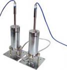 產(chǎn)品簡介：

由兩個或兩個以上液位傳感器及儲液罐組成，儲液罐之間由液體連通管和氣體連通管相連.。使用時將基準(zhǔn)罐置于一個穩(wěn)定，并基本與測點保持水平的基點，當(dāng)各測點發(fā)生升降時，將引起罐內(nèi)液體的增多或減少，通過液位傳感器的讀數(shù)了解各測點的差異變形情況。主要用于路基、路塹、橋梁、建筑、地鐵、水利大壩、房屋等差異沉降以及橋路過渡段的監(jiān)測測量。