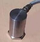 特點(diǎn)

● 用于重要設(shè)備的振動(dòng)監(jiān)測(cè)、報(bào)警和保護(hù) 

● 輸直接與DCS，PLC等4-20mA系統(tǒng)連接 

● 輸出可為速度、加速度和位移之一 

● 真有效值測(cè)量、穩(wěn)定可靠 

● 簡(jiǎn)單、安全、低成本

● 可輸出動(dòng)態(tài)波形信號(hào)以便分析診斷 